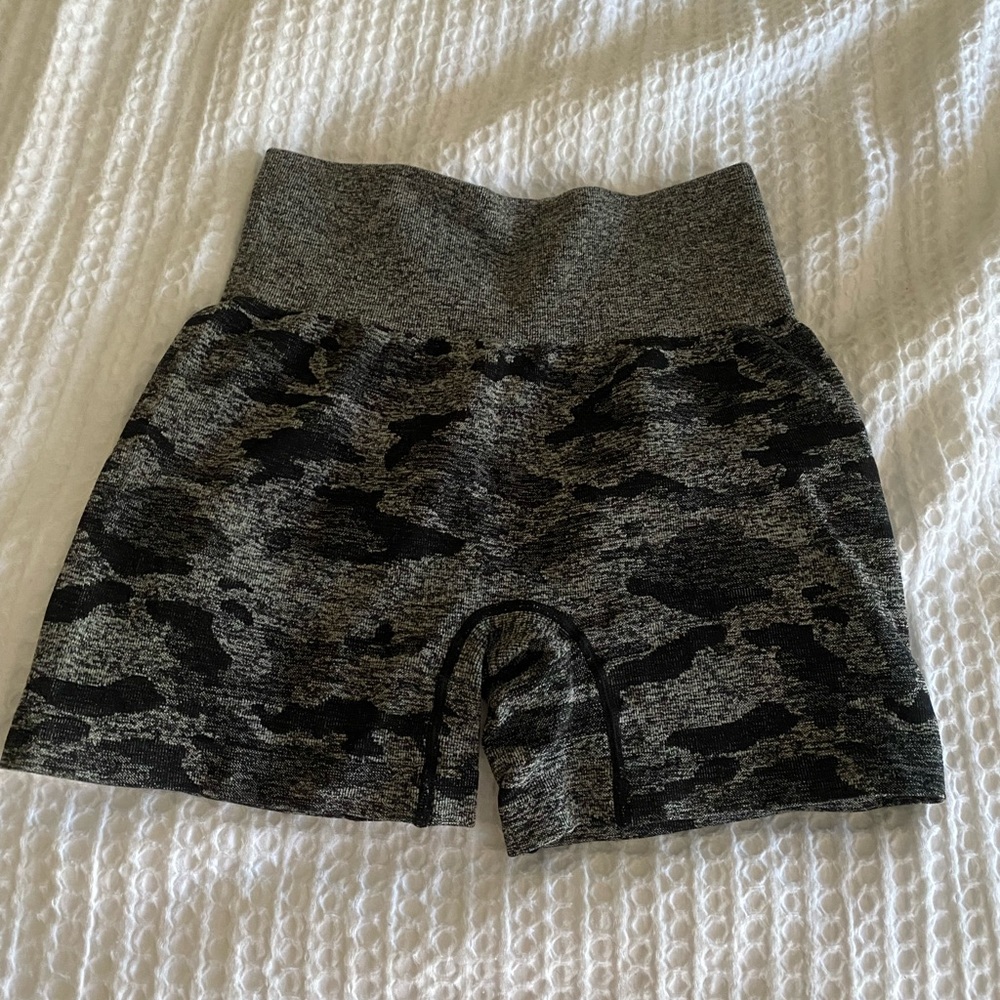 Camo fitness shorts